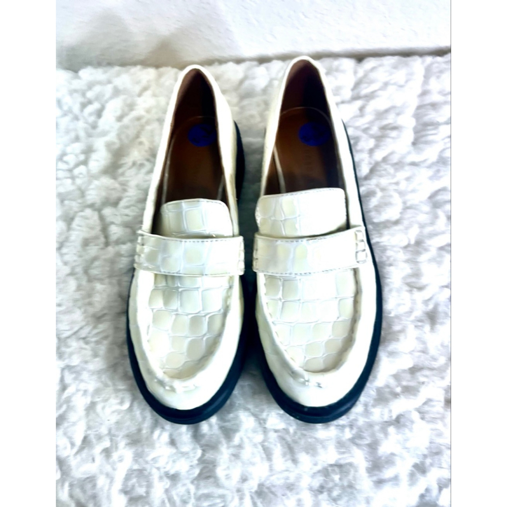 Aerosoles Ulla white patent leather loafers with a crocodile effect Wmn size 7.5